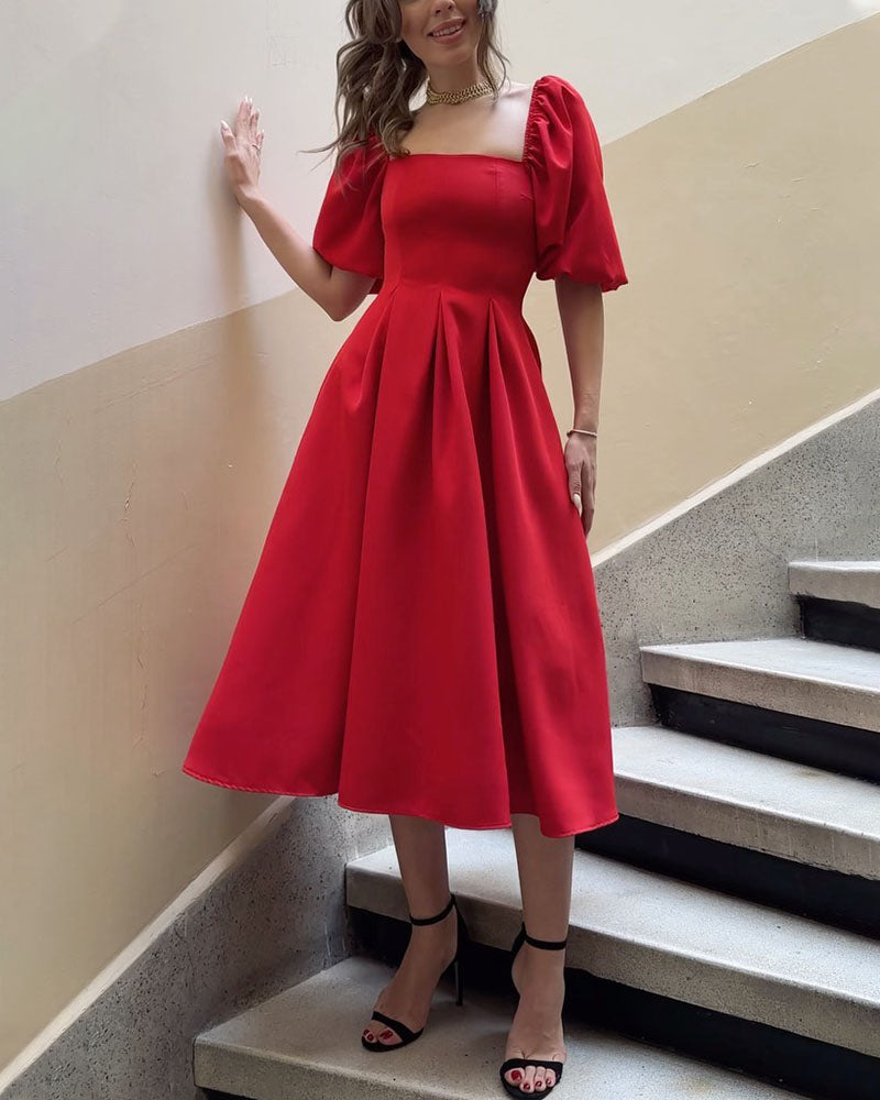 Rotes Kleid mit Puffärmeln und eckigem Ausschnitt 