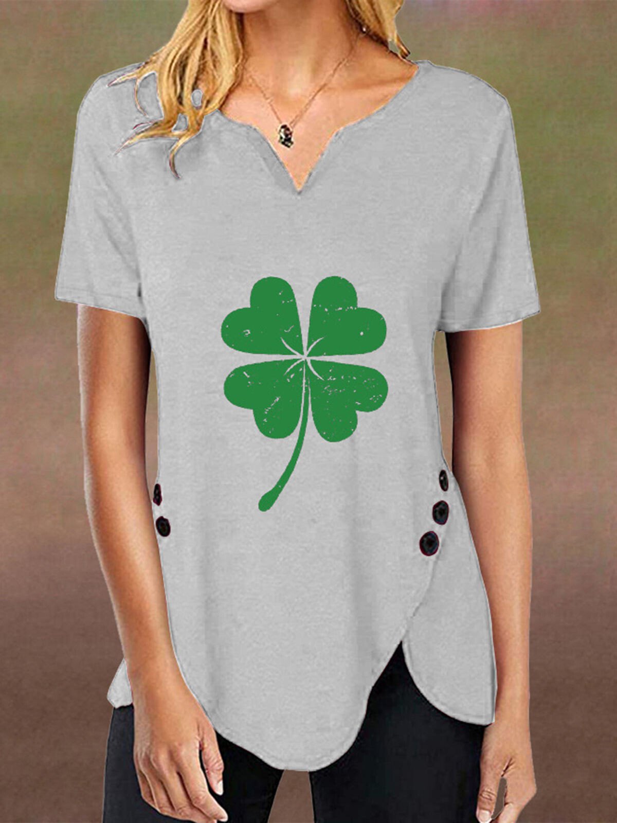 T-shirt à manches courtes et col en V imprimé Saint-Patrick pour femmes 