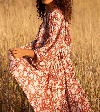 Neues, lockeres, lässiges Sommerkleid aus Viskose mit Blumenmuster 