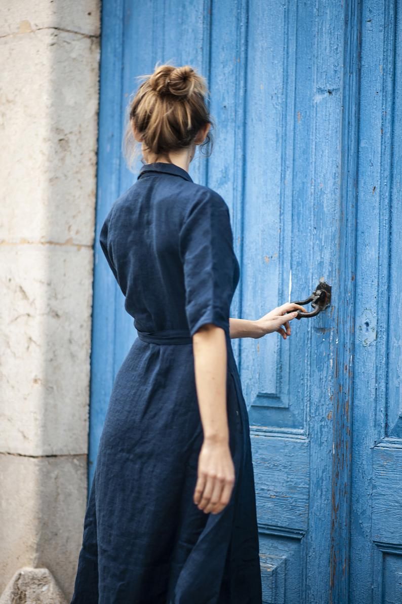 Elegantes Vintage Kleid mit Reverskragen und mittlerer Länge 