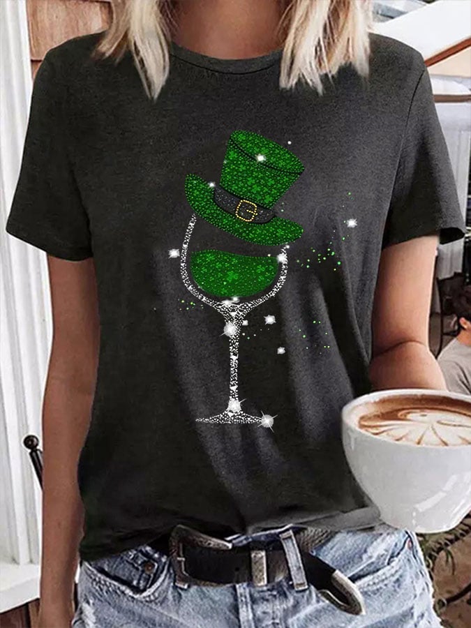 T-shirt à manches courtes et col rond imprimé verre à vin Shamrock pour femme 