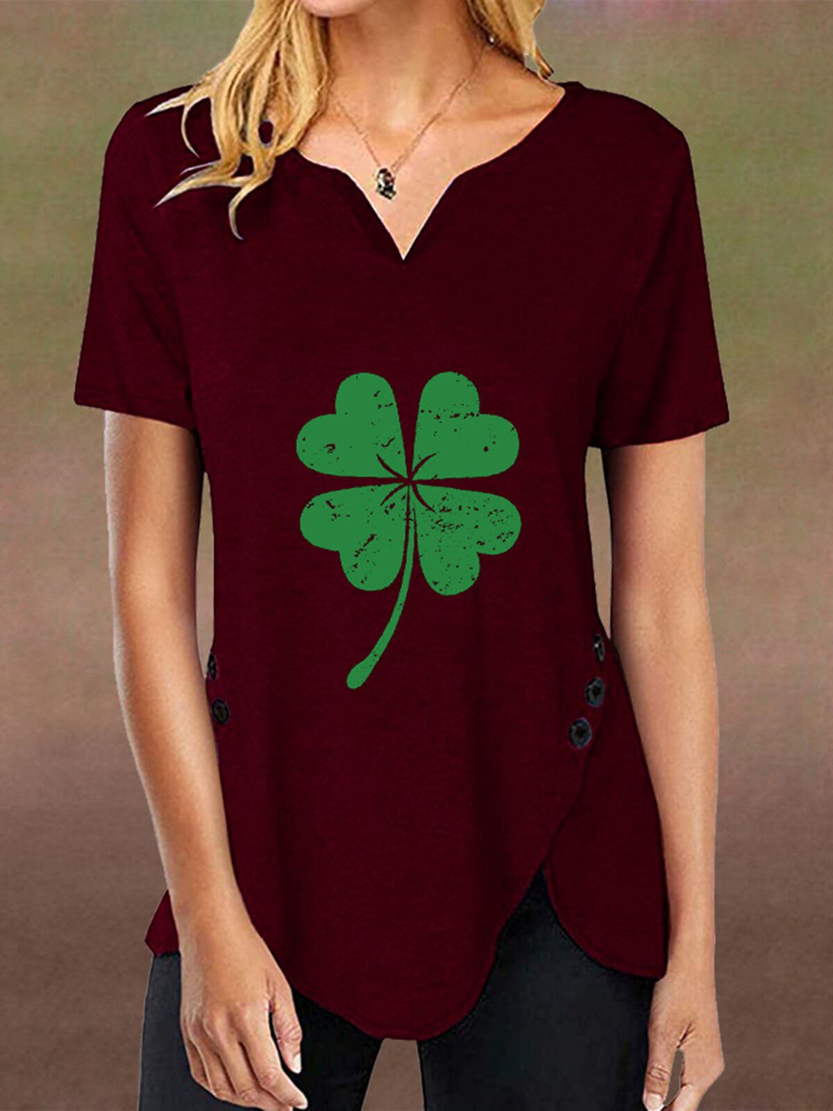 T-shirt à manches courtes et col en V imprimé Saint-Patrick pour femmes 