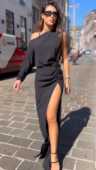 Asymmetrisches Maxikleid mit Schlitz und einer Schulter 