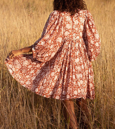 Neues, lockeres, lässiges Sommerkleid aus Viskose mit Blumenmuster 