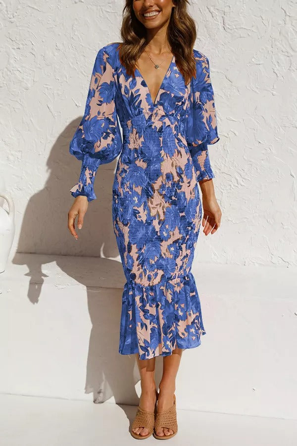 Robe midi fleurie à taille smockée