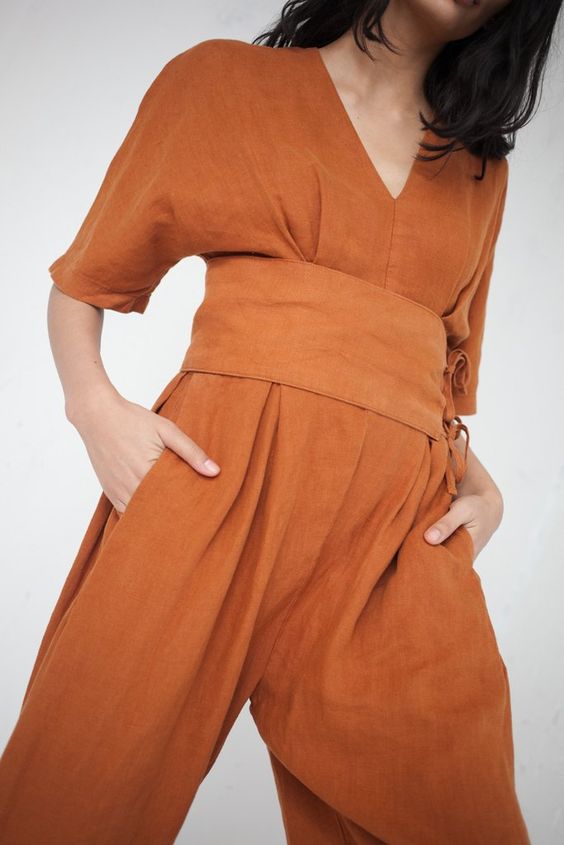 Vintage-Jumpsuit aus Leinen mit Gürtel 