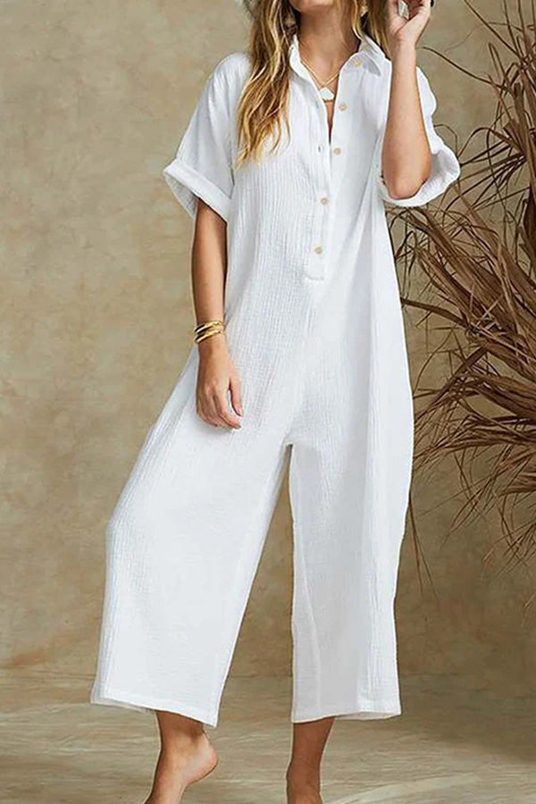 KURZÄRMELIGER JUMPSUIT MIT V-AUSSCHNITT, BUTTON-DOWN-UMLEGEKRAGEN, WEIT BEINIGER JUMPSUIT