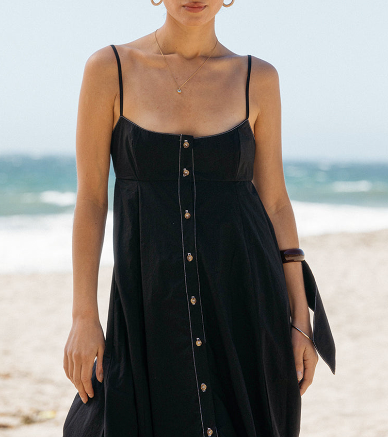 Robe de plage chic avec nœud papillon et dos nu 