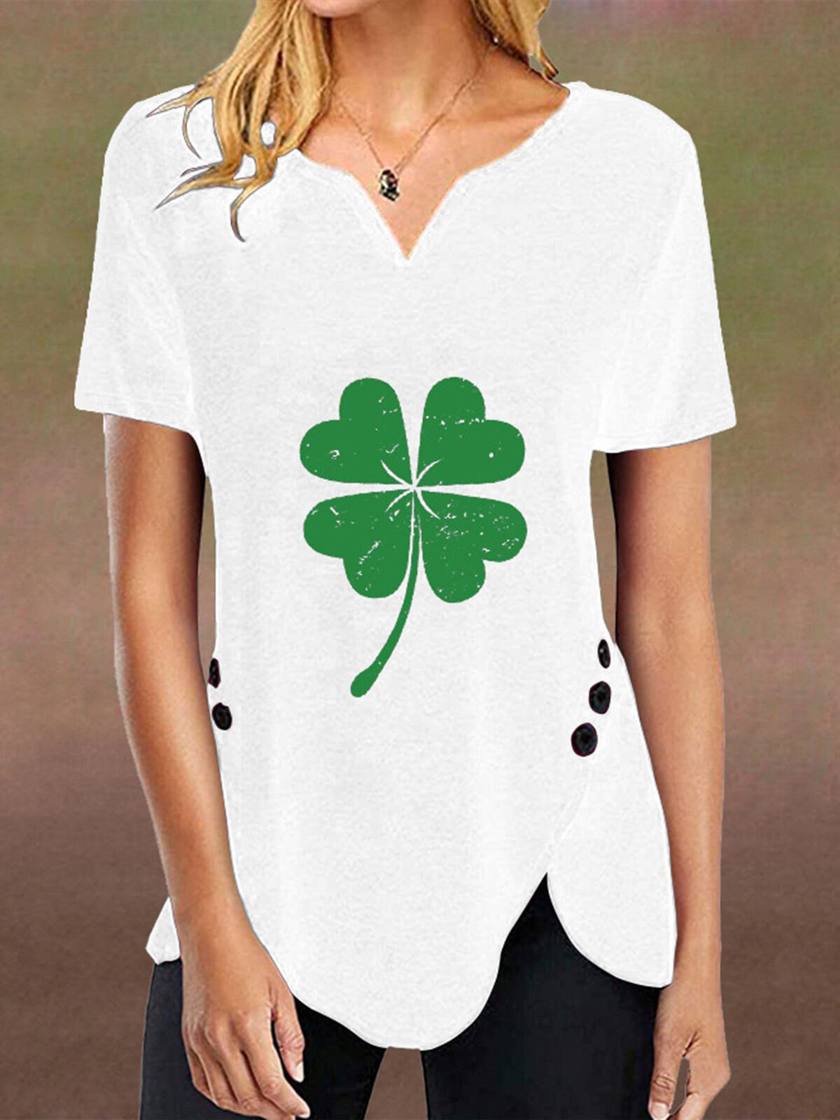 Kurzärmliges T-Shirt mit V-Ausschnitt und St. Patrick's Day-Aufdruck für Damen 