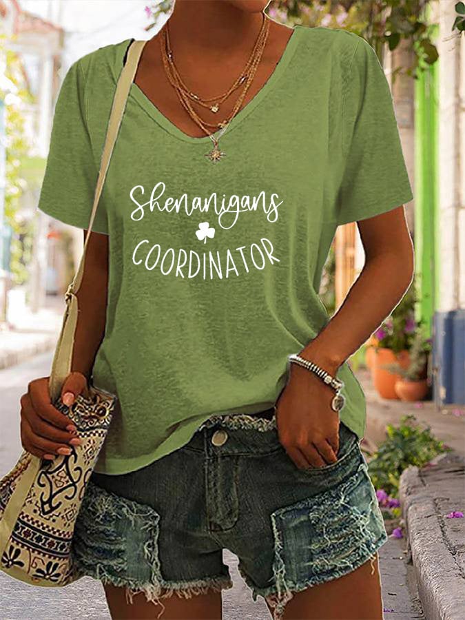 T-shirt à col en V imprimé coordinateur Shenanigans pour femmes 