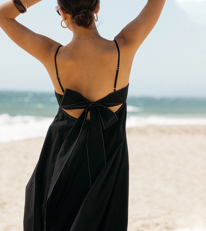 Rückenfreies, schickes Slip-Strandkleid mit Schleife 