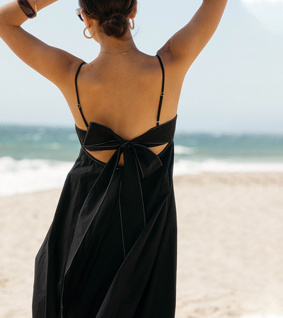 Rückenfreies, schickes Slip-Strandkleid mit Schleife 