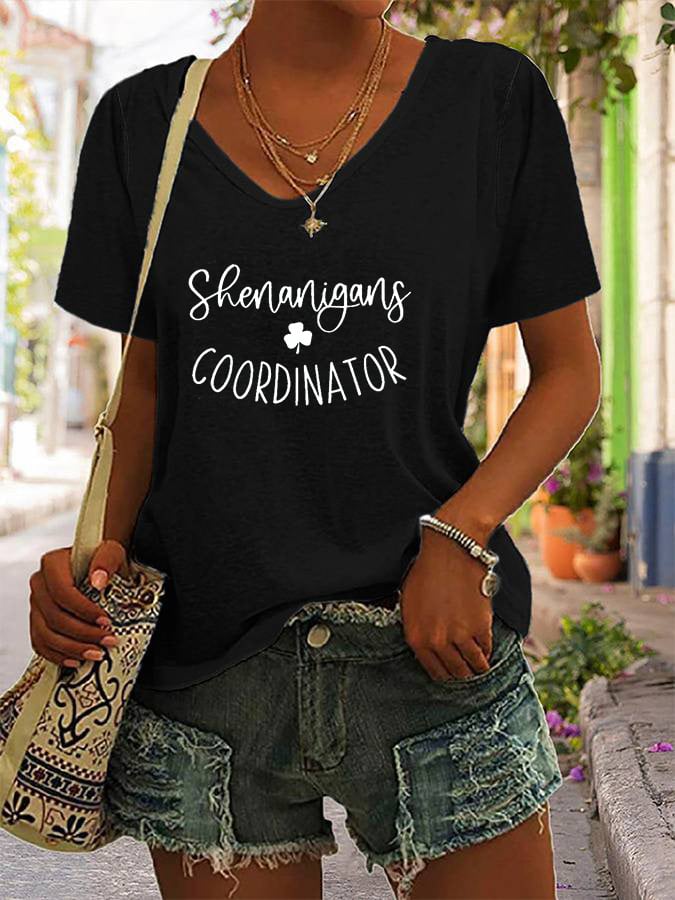 T-shirt à col en V imprimé coordinateur Shenanigans pour femmes 