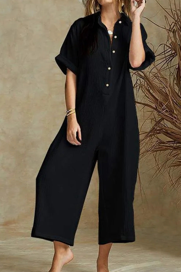 KURZÄRMELIGER JUMPSUIT MIT V-AUSSCHNITT, BUTTON-DOWN-UMLEGEKRAGEN, WEIT BEINIGER JUMPSUIT