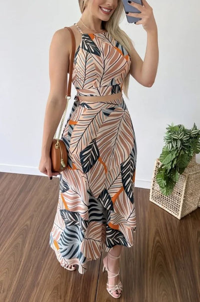 Zweiteiliges Set mit Neckholder-Top mit Blätter-Print und langem Rock