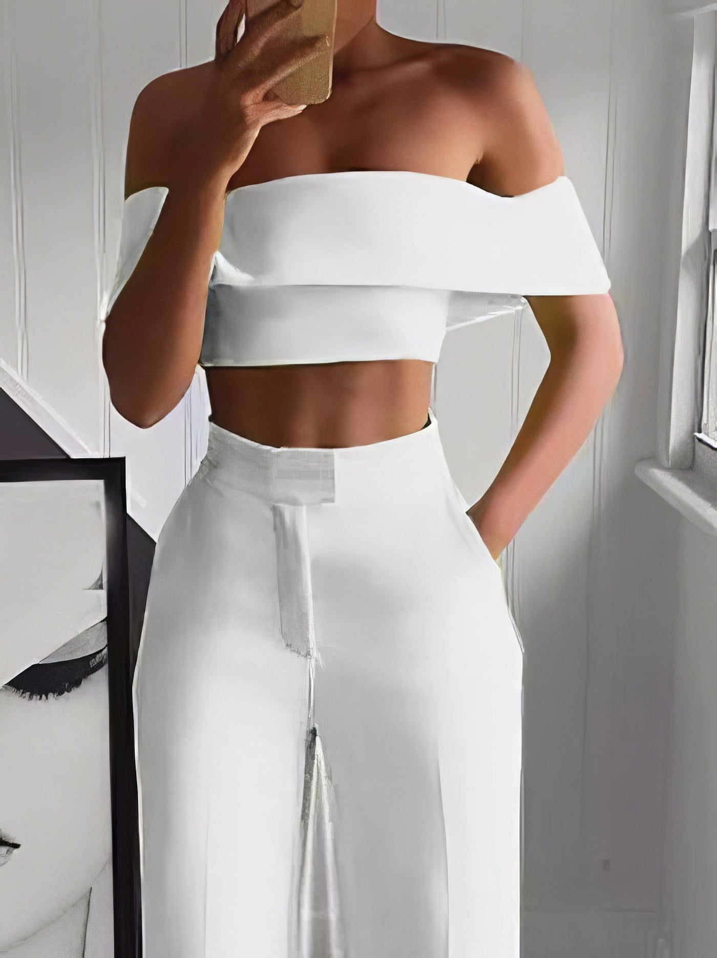 Zweiteiliger Anzug aus One-Shoulder-Crop-Top und Wischhose 